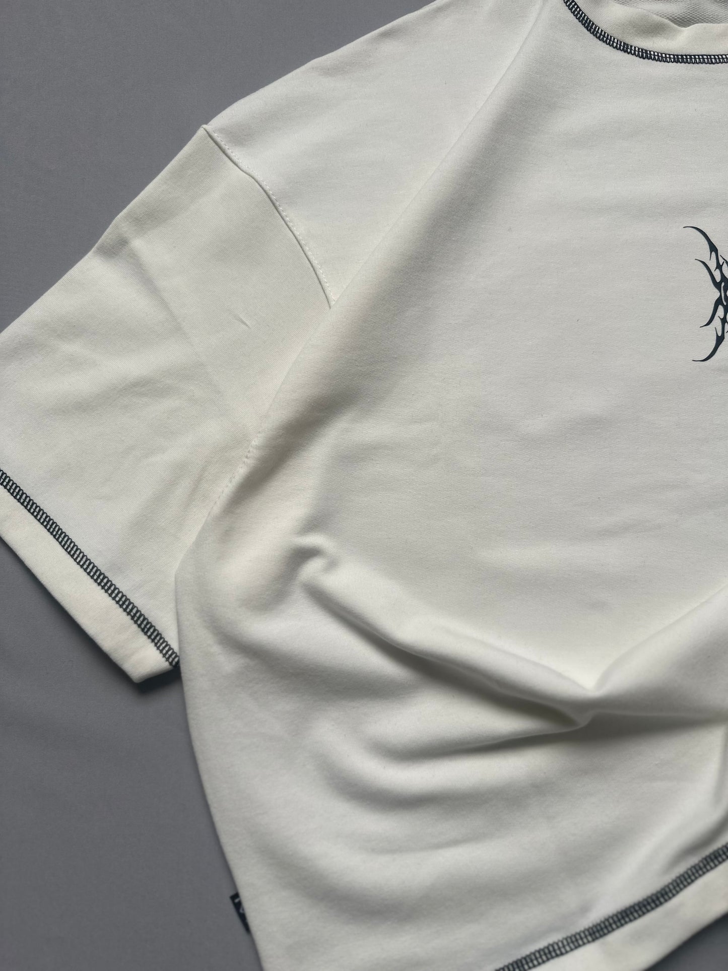 CAMISA GÓTICA “BOXIFIT” BLANCA