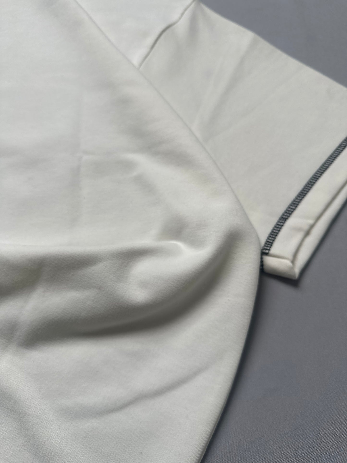 CAMISA GÓTICA “BOXIFIT” BLANCA