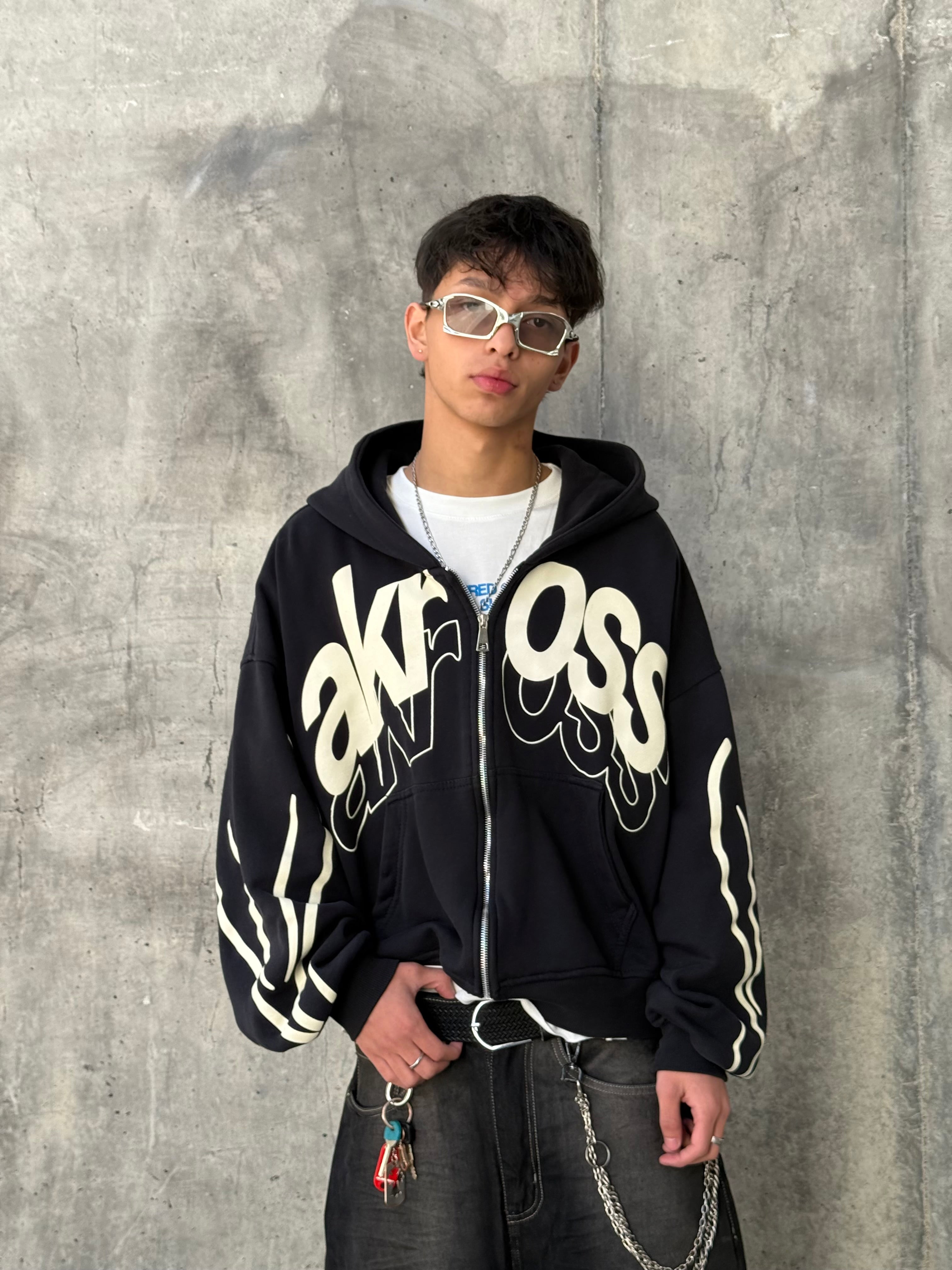ZIP HOODIE NEGRA !PREVENTA!