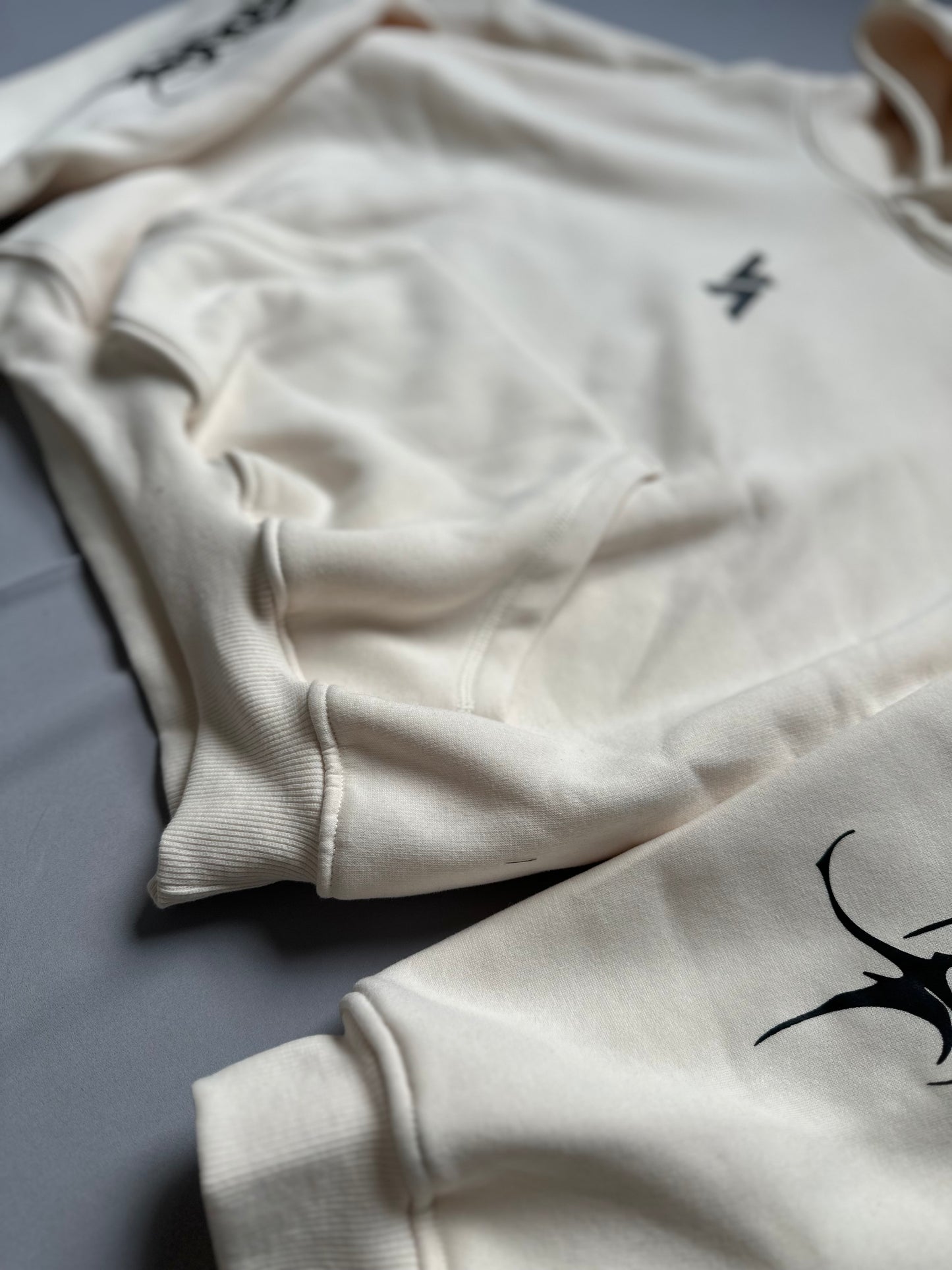 HOODIES “EDICIÓN 69” BOXIFIT BLANCO AKROSS
